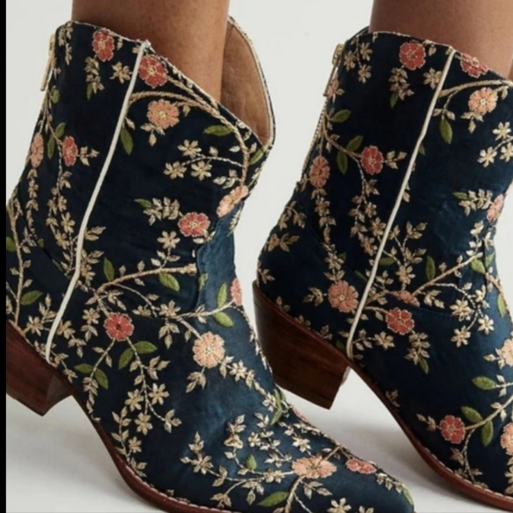New Free People ELOISE EMBROIDERED ANKLE BOOTS Size 36